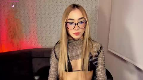 Sara jones   online show from 12-20-25, 09:38