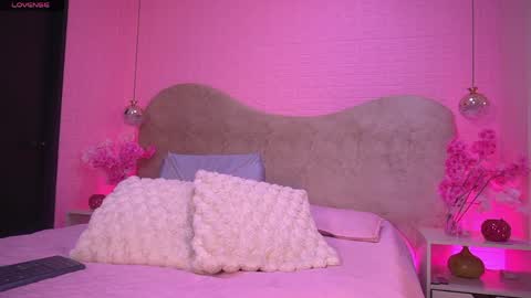 Snapshot of sarak_ chatting on 06-05-26, 12:00 Sara online show from 06-05-26, 12:00