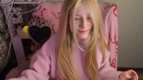 Snapshot of sarakaell chatting on 03-09-26, 01:53 Sara online show from 03-09-26, 01:53