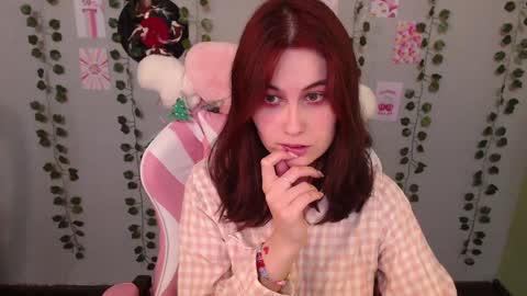 Snapshot of sarakinski chatting on 01-18-25, 11:21 Sara online show from 01-18-25, 11:21