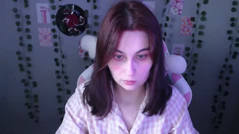 Snapshot of sarakinski chatting on 01-18-25, 02:23 Sara online show from 01-18-25, 02:23