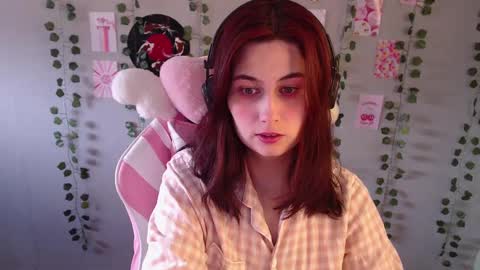 Snapshot of sarakinski chatting on 02-15-25, 04:14 Sara online show from 02-15-25, 04:14