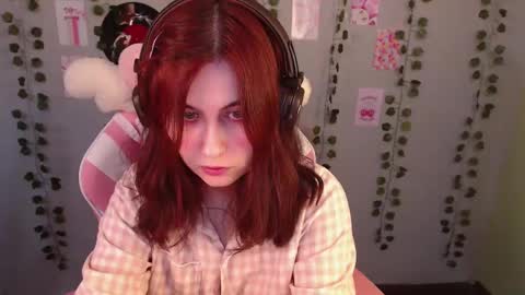 Snapshot of sarakinski chatting on 02-17-25, 11:02 Sara online show from 02-17-25, 11:02