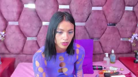Snapshot of saraloveee_ chatting on 02-06-25, 05:57 Sarita  online show from 02-06-25, 05:57