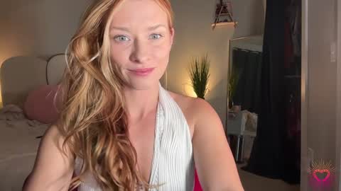 Snapshot of saraloverays chatting on 09-17-25, 02:24 Back from Vacay Follow for more here online show from 09-17-25, 02:24