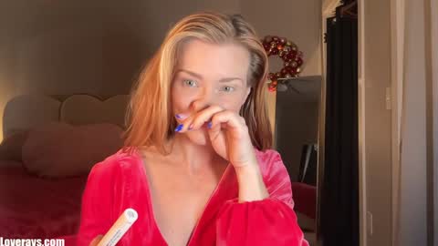 Snapshot of saraloverays chatting on 11-12-25, 11:03 Back from Vacay Follow for more here online show from 11-12-25, 11:03