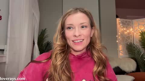 Snapshot of saraloverays chatting on 01-07-26, 04:26 Back from Vacay Follow for more here online show from 01-07-26, 04:26