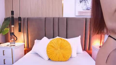 Sara Lugo  online show from 04-28-26, 08:03