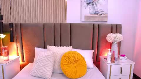 Sara Lugo  online show from 06-15-26, 07:05