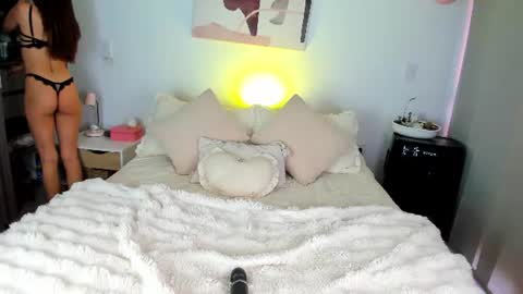 Snapshot of saramartinezz_ chatting on 06-20-26, 01:25 Sara Martinez online show from 06-20-26, 01:25