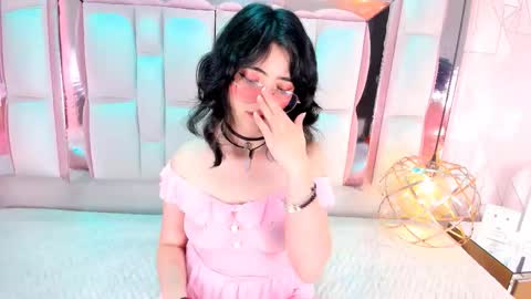 Snapshot of saramartini2 chatting on 09-21-25, 06:26 sara online show from 09-21-25, 06:26