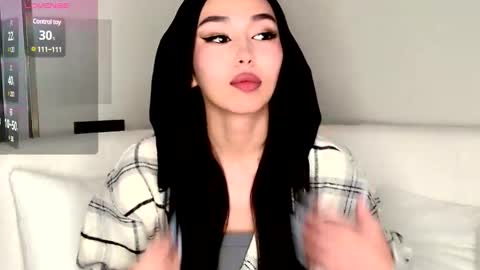 Mia online show from 12-11-24, 07:53