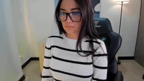 I am Sara  online show from 12-18-25, 11:11