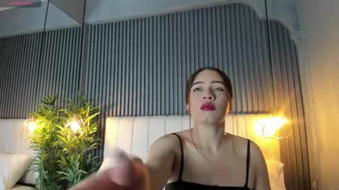 Sara   online show from 11-10-25, 10:53