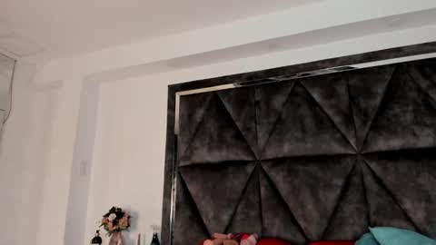 Snapshot of sararoy_ chatting on 11-30-25, 12:42 Sara online show from 11-30-25, 12:42