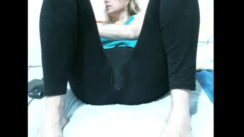 Snapshot of sarasexx33 chatting on 01-12-25, 03:28 sarasexx33 online show from 01-12-25, 03:28