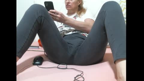 Snapshot of sarasexx33 chatting on 02-17-25, 04:20 sarasexx33 online show from 02-17-25, 04:20