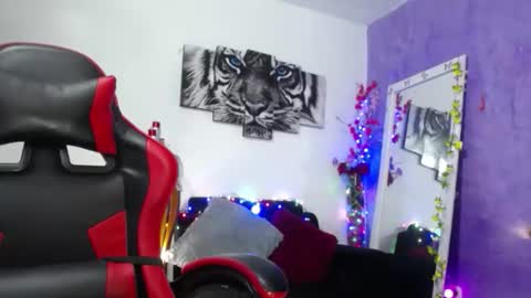 Snapshot of sarasmith2 chatting on 01-07-26, 04:37 sara online show from 01-07-26, 04:37