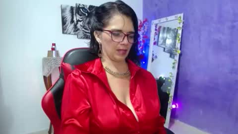 Snapshot of sarasmith2 chatting on 01-11-26, 10:15 sara online show from 01-11-26, 10:15