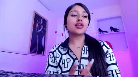 Snapshot of sarastonesx chatting on 10-16-25, 05:41 sarastonesx online show from 10-16-25, 05:41