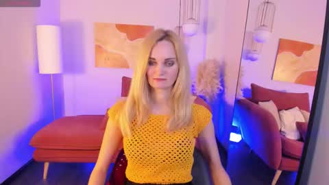 Snapshot of sarasubtlety chatting on 09-18-25, 01:35 Sara online show from 09-18-25, 01:35