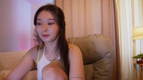 Snapshot of sarasuo chatting on 06-14-26, 06:15 Shara online show from 06-14-26, 06:15