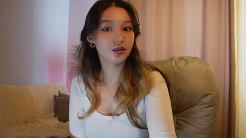 Snapshot of sarasuo chatting on 06-22-26, 04:53 Shara online show from 06-22-26, 04:53