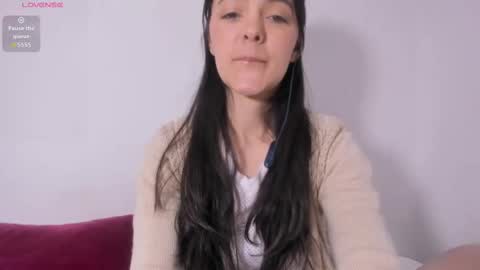 Snapshot of sarasweet_4 chatting on 09-15-25, 09:04 Sara online show from 09-15-25, 09:04