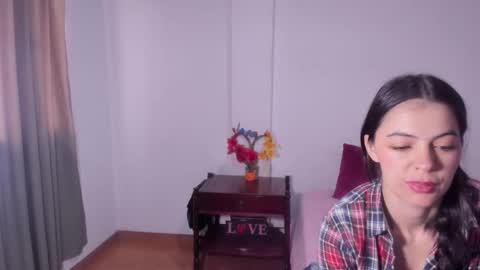 Snapshot of sarasweet_4 chatting on 10-17-25, 02:41 Sara online show from 10-17-25, 02:41