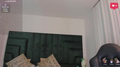      online show from 10-22-25, 01:28