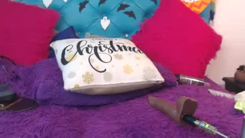 Sara Wills online show from 10-16-25, 02:18