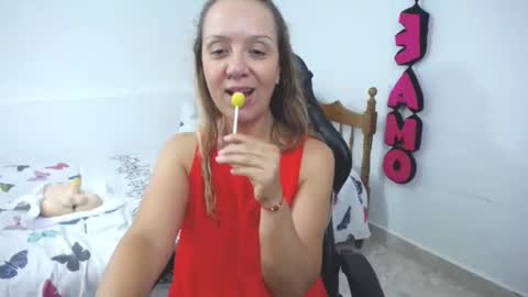 Snapshot of saray1221 chatting on 12-22-24, 10:04 saray1221 online show from 12-22-24, 10:04