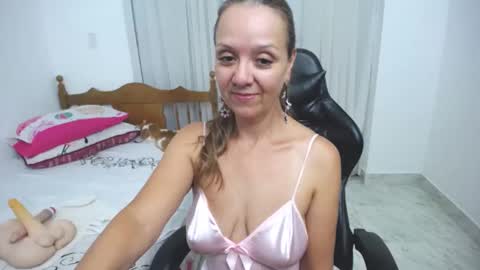 Snapshot of saray1221 chatting on 02-05-25, 12:31 saray1221 online show from 02-05-25, 12:31