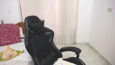 Snapshot of saray1221 chatting on 02-08-25, 07:38 saray1221 online show from 02-08-25, 07:38