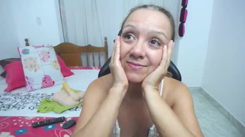 Snapshot of saray1221 chatting on 03-06-25, 08:48 saray1221 online show from 03-06-25, 08:48