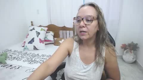 Snapshot of saray1221 chatting on 03-01-26, 06:10 saray1221 online show from 03-01-26, 06:10