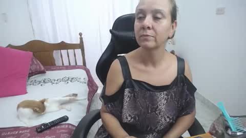 Snapshot of saray1221 chatting on 04-30-26, 08:04 saray1221 online show from 04-30-26, 08:04