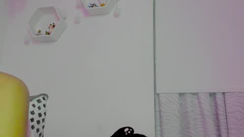 Snapshot of saray2312 chatting on 12-04-25, 11:24 Saray online show from 12-04-25, 11:24