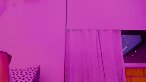 Snapshot of saray2312 chatting on 01-06-26, 04:27 Saray online show from 01-06-26, 04:27