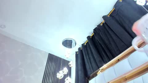 Snapshot of sarayroyse chatting on 03-07-25, 12:15 Saray online show from 03-07-25, 12:15