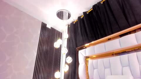 Snapshot of sarayroyse chatting on 11-17-25, 07:30 Saray online show from 11-17-25, 07:30