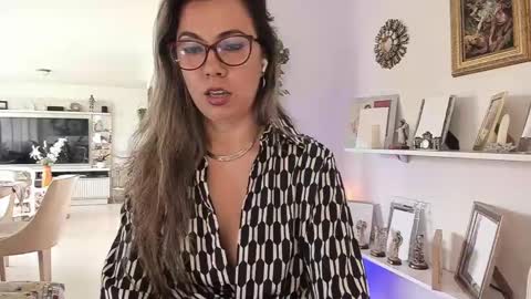 Snapshot of sarhamccormick chatting on 02-11-25, 03:29 sarha online show from 02-11-25, 03:29