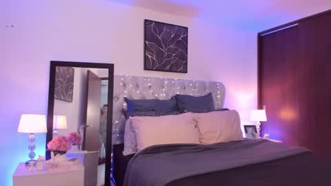 Snapshot of sarhamccormick chatting on 09-23-25, 12:30 sarha online show from 09-23-25, 12:30