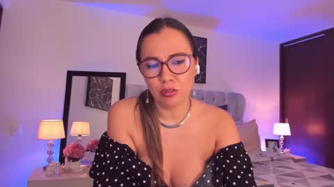 Snapshot of sarhamccormick chatting on 10-21-25, 02:07 sarha online show from 10-21-25, 02:07