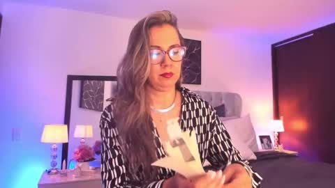 Snapshot of sarhamccormick chatting on 03-11-26, 12:22 sarha online show from 03-11-26, 12:22