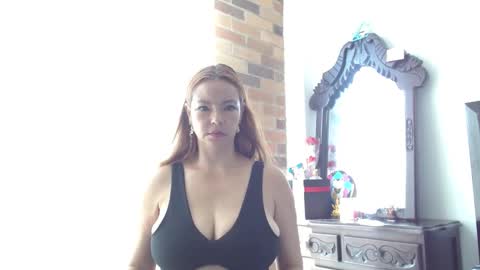 Snapshot of sariii1 chatting on 01-09-25, 02:18 Sara online show from 01-09-25, 02:18
