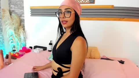 Snapshot of saritalove_ chatting on 03-14-26, 01:55 Sara online show from 03-14-26, 01:55