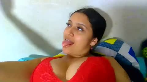 Snapshot of sasha_rose23 chatting on 10-24-25, 07:54 Camila online show from 10-24-25, 07:54