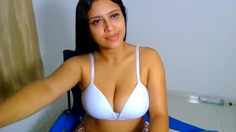 Snapshot of sasha_rose23 chatting on 12-16-25, 09:25 Camila online show from 12-16-25, 09:25