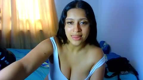 Snapshot of sasha_rose23 chatting on 03-19-26, 07:40 Camila online show from 03-19-26, 07:40